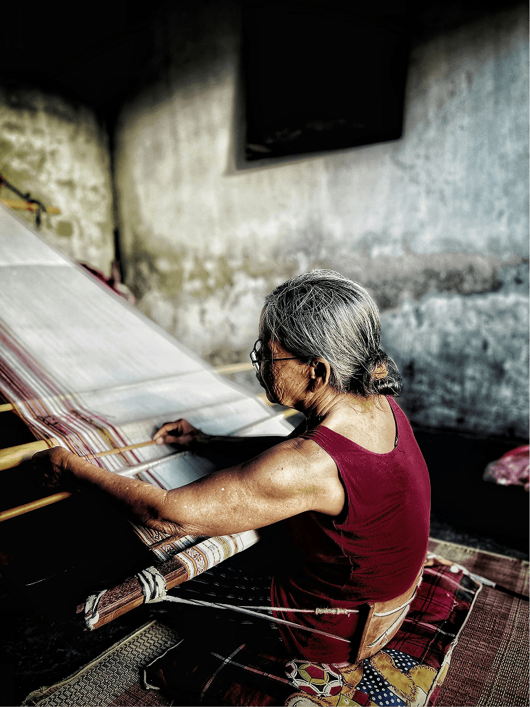 Block-printer and natural-indigo dyer at a Bagru workshop